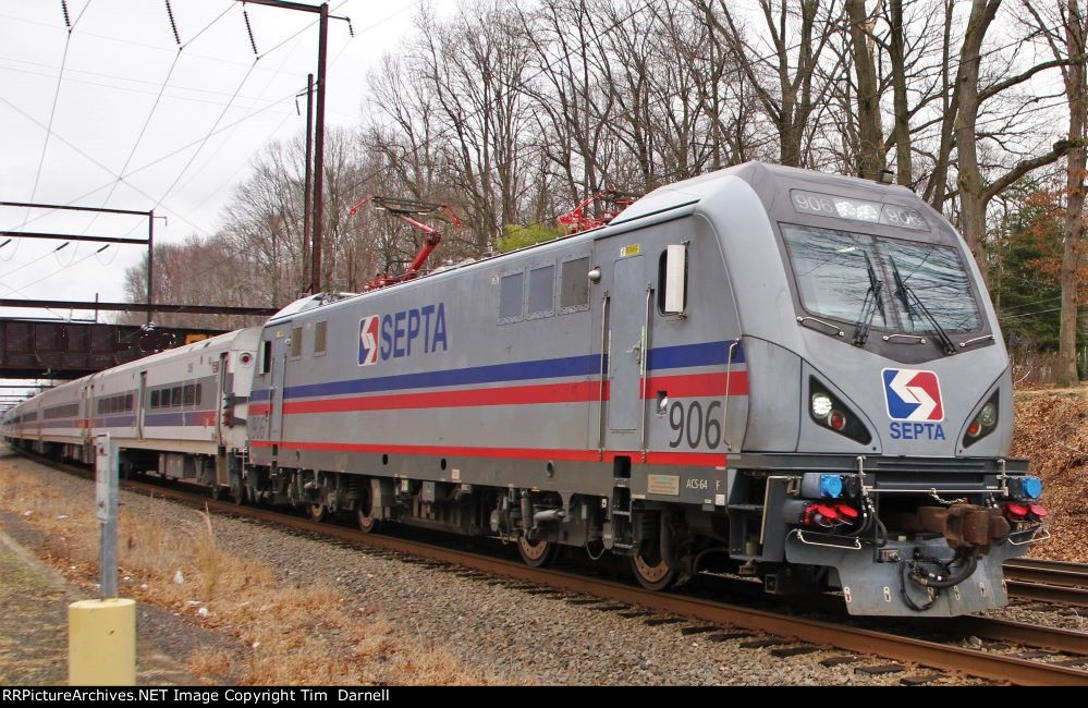 SPAX 906 on a training train.